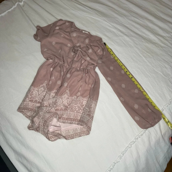 Love Tree Blush Pink Romper Size L long sleeve Paisley detail summer date night - Picture 11 of 16